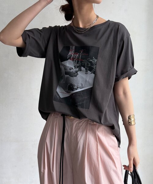 DouDou(ドゥドゥ)の「【WEB限定】フォトTEE(Tシャツ/カットソー・レディース・オフホワイト/チャコールグレー/レッド・FREE)」の19枚目の写真