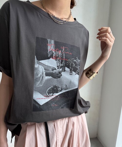 DouDou(ドゥドゥ)の「【WEB限定】フォトTEE(Tシャツ/カットソー・レディース・オフホワイト/チャコールグレー/レッド・FREE)」の21枚目の写真
