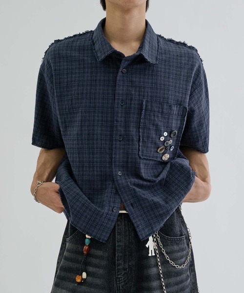 EPNK(イーピーエヌケー)の「Scattered Button fringe check shirts / スキャッタードボタンフリンジチェックシャツ(シャツ/ブラウス・メンズ・チャコールグレー/ネイビー・SMALL/MEDIUM/LARGE)」の1枚目の写真