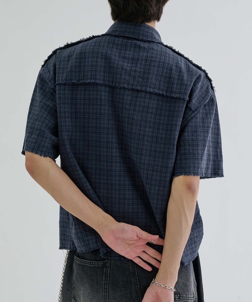 EPNK(イーピーエヌケー)の「Scattered Button fringe check shirts / スキャッタードボタンフリンジチェックシャツ(シャツ/ブラウス・メンズ・チャコールグレー/ネイビー・SMALL/MEDIUM/LARGE)」の15枚目の写真