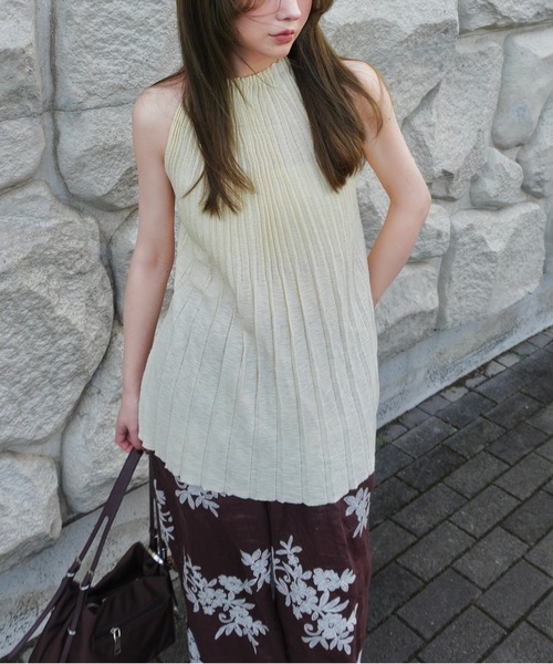 LAULEN(ローレン)の「pleats flare sleeveless knit /プリーツフレアノースリーブニット(ニット/セーター・レディース・ブラック/ベージュ/アッシュグレー・FREE)」の3枚目の写真