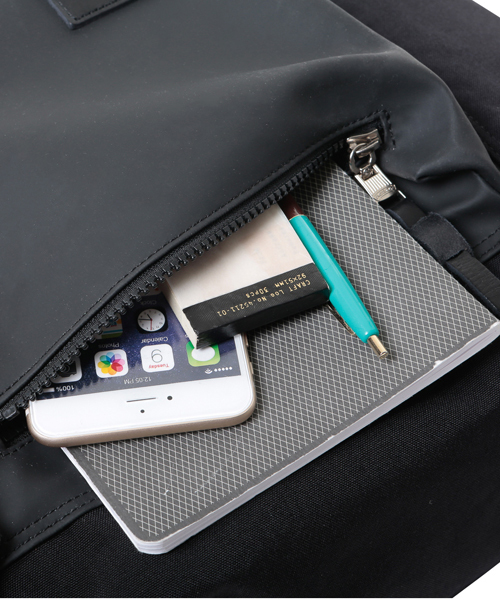 STUTTERHEIM（ストゥッテルハイム）の「【STUTTERHEIM×AS2OV】コラボROLL TOP BACK PACK（バックパック/リュック・メンズ・ブラック/グレー/ネイビー・FREE）」の5枚目の写真