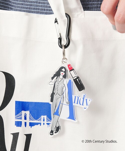 BEAUTY&YOUTH UNITED ARROWS(ビューティーアンドユースユナイテッドアローズ)の「【別注】<プラダを着た悪魔2>モチーフ キーチャーム(キーケース/キーアクセサリー・レディース・コバルトブルー/ブラック/レッド・FREE)」の2枚目の写真