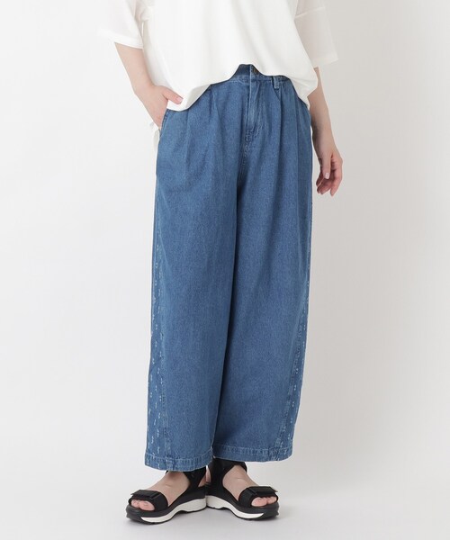 one'sterrace（ワンズテラス）の「サイド切替 10分丈バルーンデニムパンツ（その他パンツ・レディース・ネイビー系5/ブルー系その他7/グレー系4・02）」の2枚目の写真
