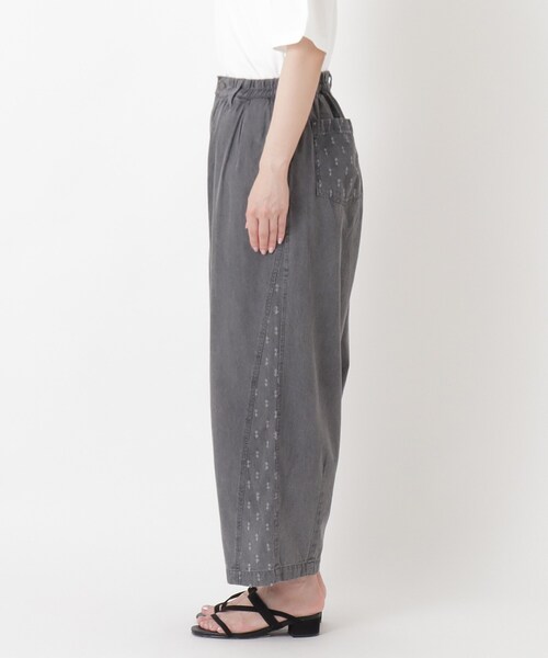 one'sterrace（ワンズテラス）の「サイド切替 10分丈バルーンデニムパンツ（その他パンツ・レディース・ネイビー系5/ブルー系その他7/グレー系4・02）」の16枚目の写真