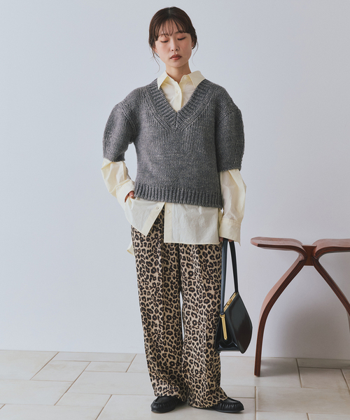 SLOBE IENA（スローブイエナ）の「《WEB限定サイズあり/》SLOBE レザーギャザーローファー（ローファー・レディース・ブラウン/ブラック・22.5cm/23cm/23.5cm/24cm/24.5cm/25cm）」の21枚目の写真