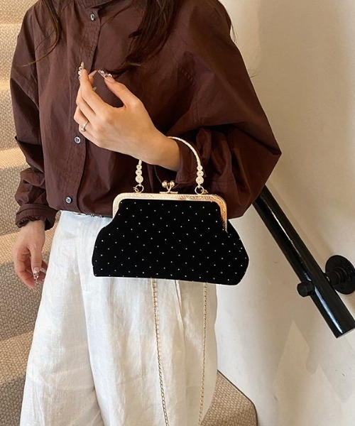 boemy(ボエミー)の「ベロアがま口チェーン ショルダーバッグ(ショルダーバッグ・レディース・ピンク/ブラック/ブラウン/ボルドー・FREE)」の13枚目の写真