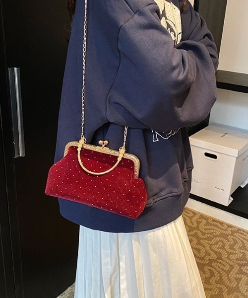 boemy(ボエミー)の「ベロアがま口チェーン ショルダーバッグ(ショルダーバッグ・レディース・ピンク/ブラック/ブラウン/ボルドー・FREE)」の16枚目の写真