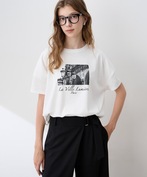 LE SOUK HOLIDAY(ルスークホリデー)の「フォトプリントドルマンTシャツ【接触冷感・吸水速乾】(Tシャツ/カットソー・レディース・ブラウン/ネイビー/オフホワイト・L/M)」の1枚目の写真