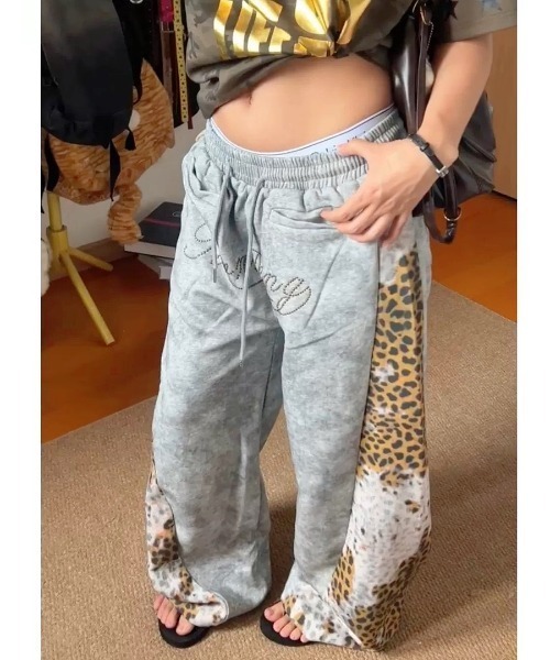SHEENA(シーナ)の「【裾ドローコード付き】スタッズロゴレオパード切替スウェットワイドパンツ(スウェットパンツ・レディース・グレー/ピンク・M)」の12枚目の写真