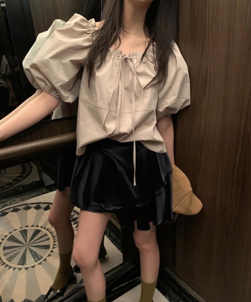 Girly Doll（ガーリードール）の「ギャザーネックボリュームスリーブブラウス（その他トップス・レディース・オフホワイト/モカ・FREE）」の13枚目の写真