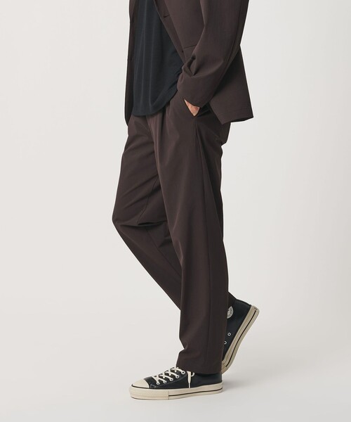 BEAUTY&YOUTH UNITED ARROWS(ビューティーアンドユースユナイテッドアローズ)の「360°MASTER 1プリーツ イーズ コンフォート イージーパンツ NO.6 セットアップ対応 撥水 ストレッチ ウォッシャブル(その他パンツ・メンズ・ダークグレー/ブラック/ダークブラウン・M/L/S/XL)」の3枚目の写真