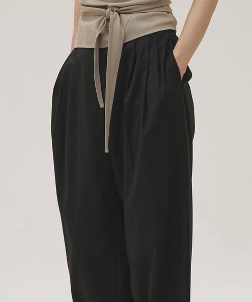 TODAYFUL（トゥデイフル）の「[TODAYFUL/トゥデイフル]Lightweight Tuck Trousers/ライトウェイト タックトラウザーズ/ワイドスラックス（スラックス・レディース・ブラック/ダークブラウン・38/36）」の14枚目の写真