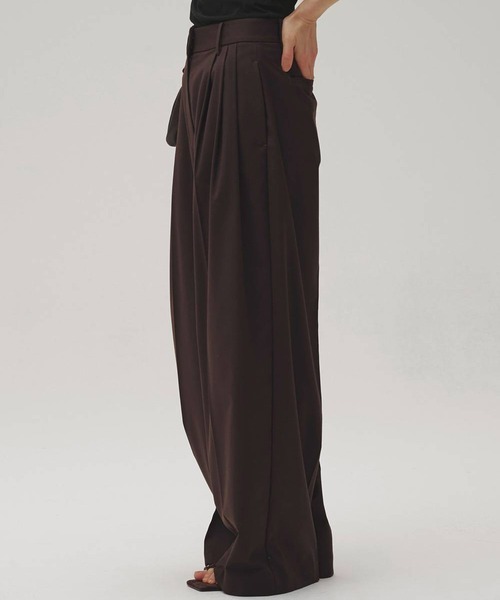 TODAYFUL（トゥデイフル）の「[TODAYFUL/トゥデイフル]Lightweight Tuck Trousers/ライトウェイト タックトラウザーズ/ワイドスラックス（スラックス・レディース・ブラック/ダークブラウン・38/36）」の7枚目の写真