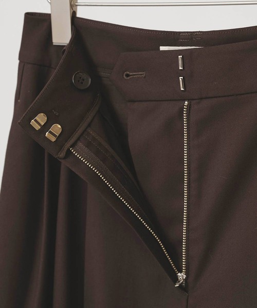 TODAYFUL（トゥデイフル）の「[TODAYFUL/トゥデイフル]Lightweight Tuck Trousers/ライトウェイト タックトラウザーズ/ワイドスラックス（スラックス・レディース・ブラック/ダークブラウン・38/36）」の10枚目の写真