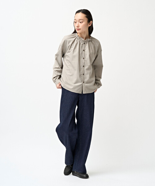 ORCIVAL(オーシバル)の「ORCIVAL | ストレッチブロード ギャザーシャツ WOMEN(シャツ/ブラウス・レディース・ベージュ系その他・1)」の11枚目の写真