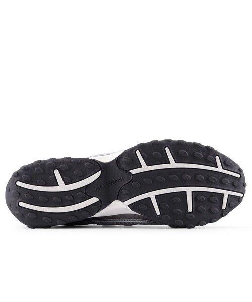 Firsthand(ファーストハンド)の「New Balance/ニューバランス U204L1KP (25.5cm~28cmサイズ展開)(スニーカー・メンズ・シルバー・27.0cm/28.0cm/26.5cm/25.5cm)」の3枚目の写真