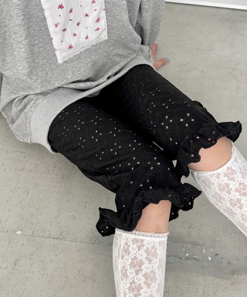 SOLLON.（ソルロン）の「パンチングレースフリルカプリパンツ（その他パンツ・レディース・ホワイト/ブラック/レッド・FREE）」の2枚目の写真