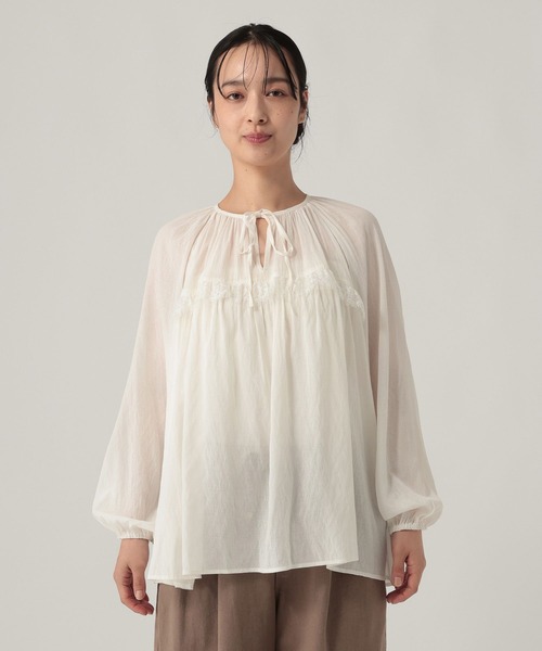 Elura(エルーラ)の「桐生染めVネックブラウス/1054929(シャツ/ブラウス・レディース・ブラック/ブラウン/オフホワイト・FREE)」の10枚目の写真