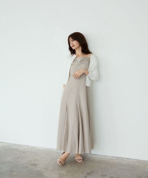 cle blatt(クレブラット)の「ドレープキャミドレス(ドレス・レディース・オフホワイト/ベージュ・SMALL/MEDIUM)」の12枚目の写真