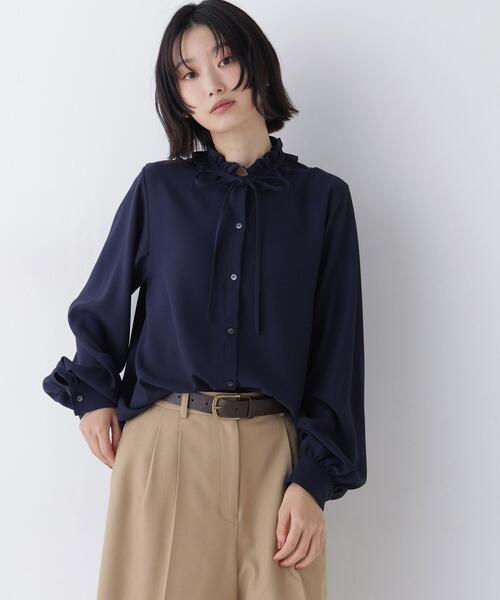 NATURAL BEAUTY BASIC(ナチュラルビューティーベーシック)の「フリルネックナローリボンブラウス(シャツ/ブラウス・レディース・ネイビー/ブルー/オフホワイト・FREE)」の3枚目の写真