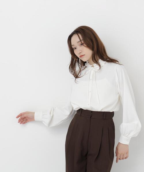 NATURAL BEAUTY BASIC(ナチュラルビューティーベーシック)の「フリルネックナローリボンブラウス(シャツ/ブラウス・レディース・ネイビー/ブルー/オフホワイト・FREE)」の7枚目の写真