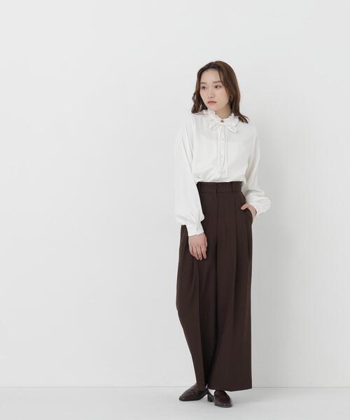 NATURAL BEAUTY BASIC(ナチュラルビューティーベーシック)の「フリルネックナローリボンブラウス(シャツ/ブラウス・レディース・ネイビー/ブルー/オフホワイト・FREE)」の10枚目の写真