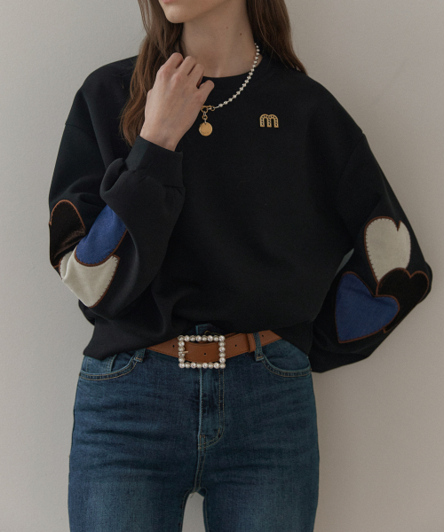 MAXZA(マージャコレクション)の「ハートワッペンラウンドネックスウェットTシャツ(スウェット・レディース・ブラック/チャコール・FREE)」の4枚目の写真