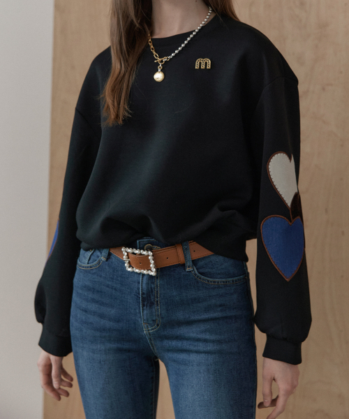 MAXZA(マージャコレクション)の「ハートワッペンラウンドネックスウェットTシャツ(スウェット・レディース・ブラック/チャコール・FREE)」の5枚目の写真