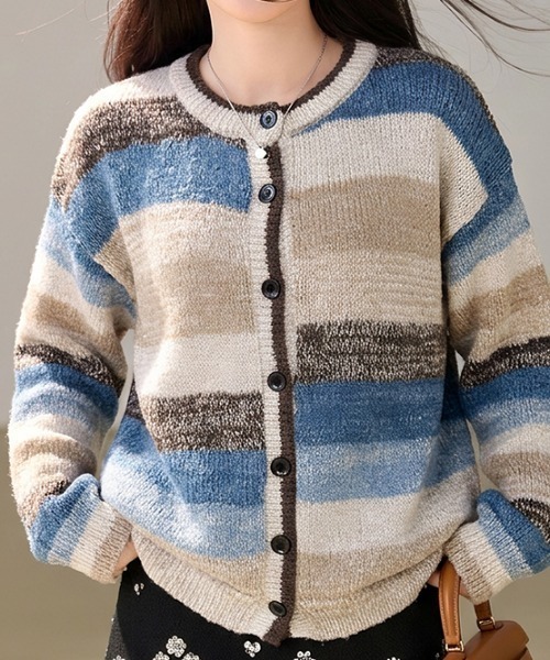 LUCPY(ラクピー)の「マルチボーダークルーネックニットカーディガン(カーディガン/ボレロ・レディース・ホワイト×ブルー・X-LARGE/LARGE/MEDIUM/SMALL)」の1枚目の写真