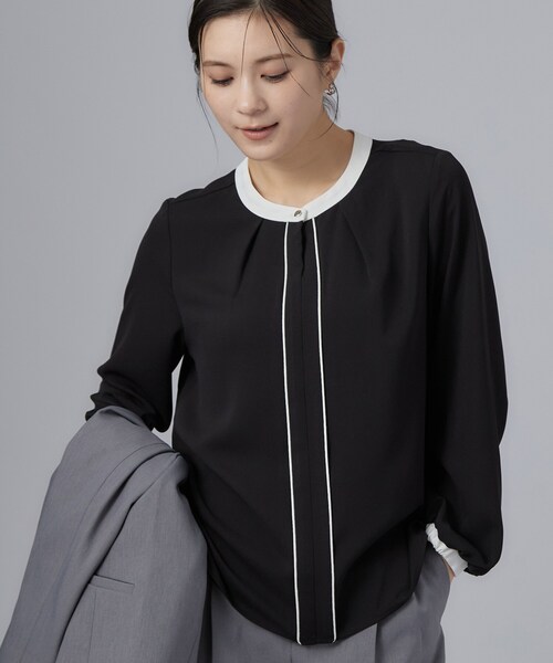 SHOO・LA・RUE(シューラルー)の「【セレモニー/通勤/S-LL】配色襟ブラウス(シャツ/ブラウス・レディース・オフホワイト/ブラック/ネイビー・01/02/04/03)」の2枚目の写真