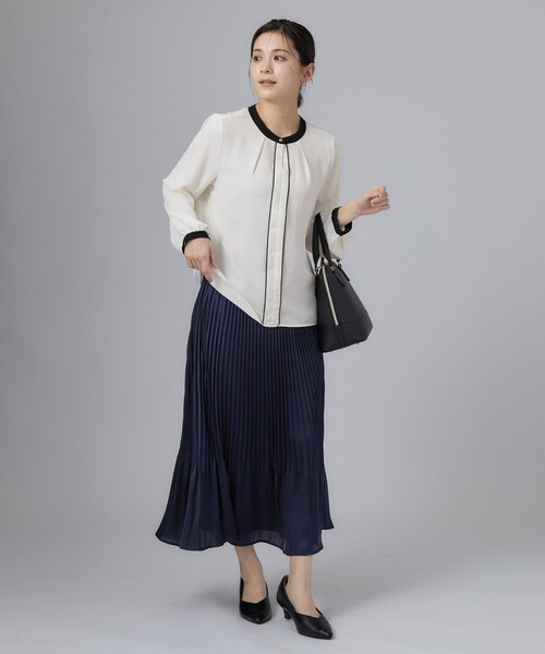 SHOO・LA・RUE(シューラルー)の「【セレモニー/通勤/S-LL】配色襟ブラウス(シャツ/ブラウス・レディース・オフホワイト/ブラック/ネイビー・01/02/04/03)」の6枚目の写真