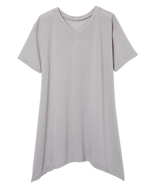 RANAN（ラナン）の「接触冷感　ゆるシルエットVネックＴシャツ（Tシャツ/カットソー・レディース・レッド/チャコールグレー/ブラック/オフホワイト/グレー系その他/レオパード/サンドグレー/オレンジ系その他/ホワイト系その他/ブルー/ネイビー/パープル/ライム/モカ/カーキ/セージグリーン/ブルーグリーン/ピンク系その他・X-LARGE/LARGE/MEDIUM/XX-LARGE）」の6枚目の写真