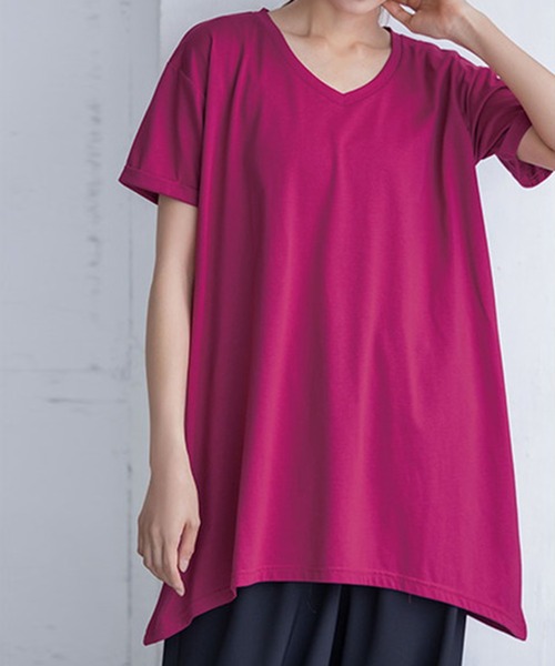 RANAN（ラナン）の「接触冷感　ゆるシルエットVネックＴシャツ（Tシャツ/カットソー・レディース・レッド/チャコールグレー/ブラック/オフホワイト/グレー系その他/レオパード/サンドグレー/オレンジ系その他/ホワイト系その他/ブルー/ネイビー/パープル/ライム/モカ/カーキ/セージグリーン/ブルーグリーン/ピンク系その他・X-LARGE/LARGE/MEDIUM/XX-LARGE）」の15枚目の写真