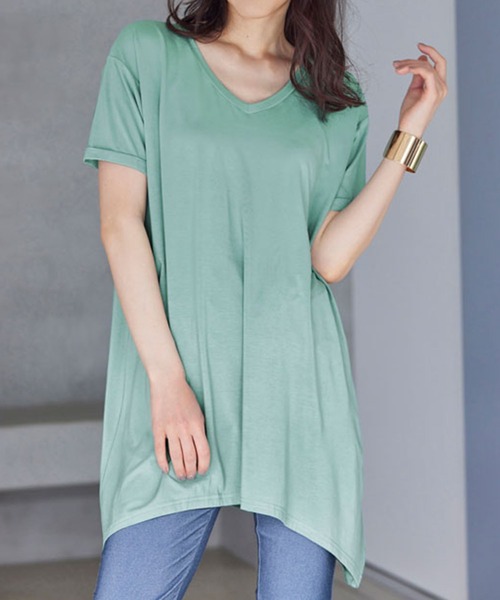 RANAN（ラナン）の「接触冷感　ゆるシルエットVネックＴシャツ（Tシャツ/カットソー・レディース・レッド/チャコールグレー/ブラック/オフホワイト/グレー系その他/レオパード/サンドグレー/オレンジ系その他/ホワイト系その他/ブルー/ネイビー/パープル/ライム/モカ/カーキ/セージグリーン/ブルーグリーン/ピンク系その他・X-LARGE/LARGE/MEDIUM/XX-LARGE）」の10枚目の写真