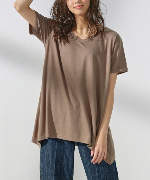 RANAN（ラナン）の「接触冷感　ゆるシルエットVネックＴシャツ（Tシャツ/カットソー・レディース・レッド/チャコールグレー/ブラック/オフホワイト/グレー系その他/レオパード/サンドグレー/オレンジ系その他/ホワイト系その他/ブルー/ネイビー/パープル/ライム/モカ/カーキ/セージグリーン/ブルーグリーン/ピンク系その他・X-LARGE/LARGE/MEDIUM/XX-LARGE）」の8枚目の写真