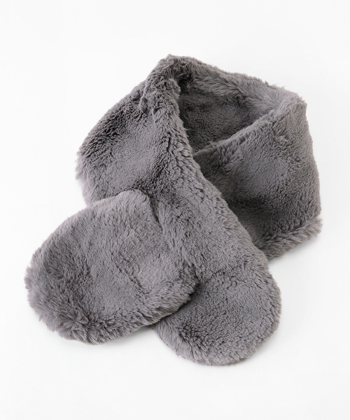 MAJESTIC LEGON(マジェスティックレゴン)の「フェイクファーマフラー(マフラー・レディース・ベージュ/グレー/オフホワイト・FREE)」の2枚目の写真