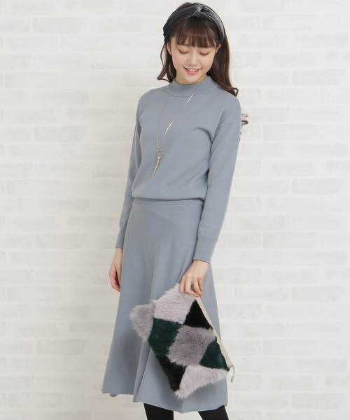 N.(N. Natural Beauty Basic)(エヌエヌナチュラルビューティーベーシック)の「ハイネックフレアワンピース(ワンピース・レディース・ブラック/ベージュ/グレー/ブルー・MEDIUM)」の4枚目の写真