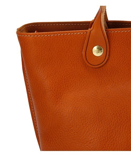 IL BISONTE（イルビゾンテ）の「IL BISONTE / ORIGINAL LEATHER / トートバッグ（トートバッグ・レディース・グリーン/オレンジ/ナチュラル/ライトブラウン/グレー/レンガ/レッド/オリーブ/ネイビー/ブラック/ダークブラウン・FREE）」の16枚目の写真