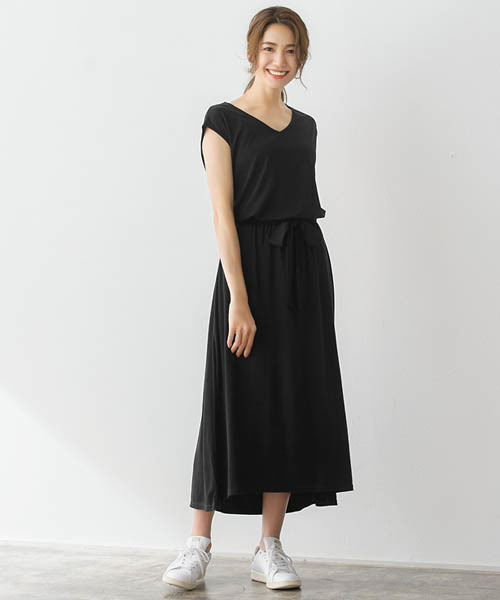 Pierrot（ピエロ）の「ウエストリボンイレヘムロングワンピース（ワンピース・レディース・ブラック/杢グレー/ライトグリーン/ネイビー/イエロー系その他/ベージュ系その他・L/M）」の2枚目の写真