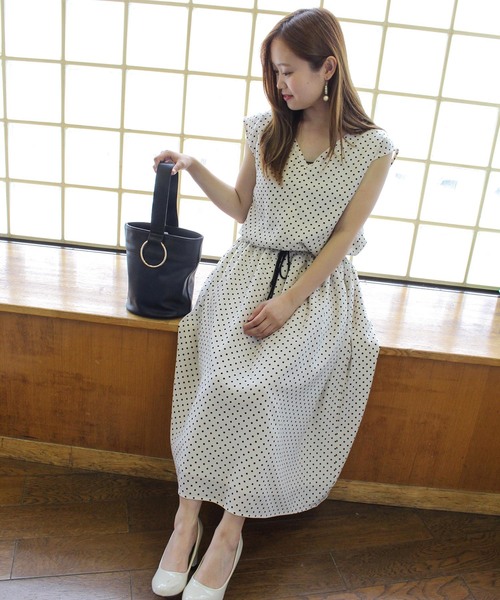 Burner（バーナー）の「【BURNER collection】ノースリドットプリントロングワンピース（ワンピース・レディース・オフホワイト/ネイビー/キャメル・M）」の2枚目の写真