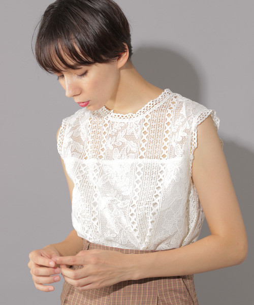 PAGEBOY(ページボーイ)の「ケミカルレースハイネックノースリーブ(シャツ/ブラウス・レディース・ホワイト/ブラック/レッド・FREE)」の2枚目の写真