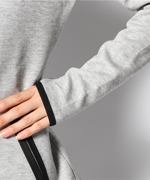 NIKE(ナイキ)の「ナイキ テックフリース フーディ レディース AS NIKE TECH FLEECE HOODY(パーカー・レディース・ブラック/グレー・SMALL/MEDIUM)」の7枚目の写真