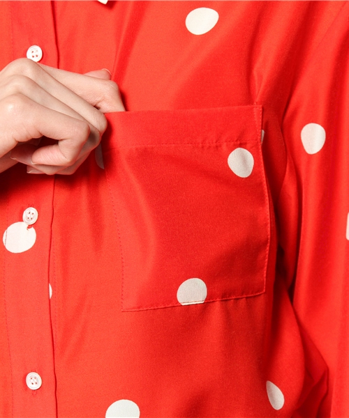 Ray BEAMS（レイビームス）の「○Ray BEAMS / コインドット プリントシャツ（シャツ/ブラウス・レディース・オフホワイト/レッド/ネイビー・ONE SIZE）」の5枚目の写真