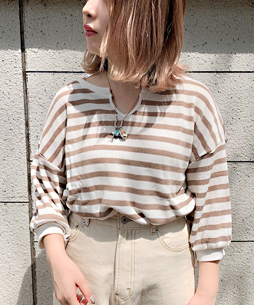 apres jour（アプレジュール）の「キーネックワッフルトップス【ZOZOTOWN限定アイテム】（Tシャツ/カットソー・レディース・ブラック/ベージュ/パープル/オフホワイト/ブルー/その他/ホワイト系その他/ピンク系その他/スモークピンク・フリー）」の5枚目の写真