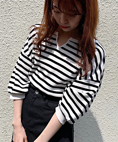 apres jour（アプレジュール）の「キーネックワッフルトップス【ZOZOTOWN限定アイテム】（Tシャツ/カットソー・レディース・ブラック/ベージュ/パープル/オフホワイト/ブルー/その他/ホワイト系その他/ピンク系その他/スモークピンク・フリー）」の3枚目の写真