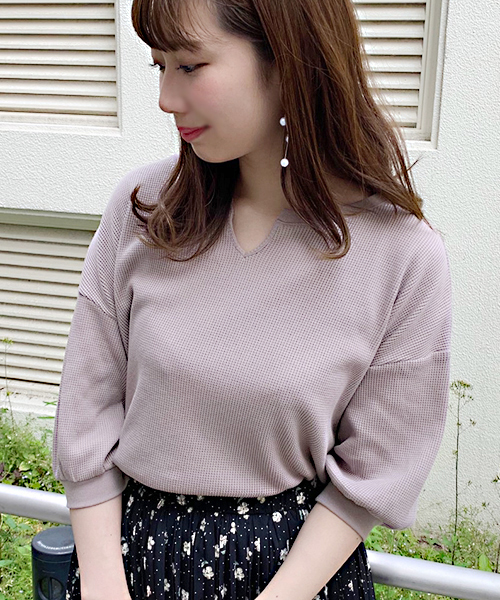 apres jour（アプレジュール）の「キーネックワッフルトップス【ZOZOTOWN限定アイテム】（Tシャツ/カットソー・レディース・ブラック/ベージュ/パープル/オフホワイト/ブルー/その他/ホワイト系その他/ピンク系その他/スモークピンク・フリー）」の7枚目の写真