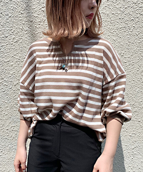 apres jour（アプレジュール）の「キーネックワッフルトップス【ZOZOTOWN限定アイテム】（Tシャツ/カットソー・レディース・ブラック/ベージュ/パープル/オフホワイト/ブルー/その他/ホワイト系その他/ピンク系その他/スモークピンク・フリー）」の9枚目の写真