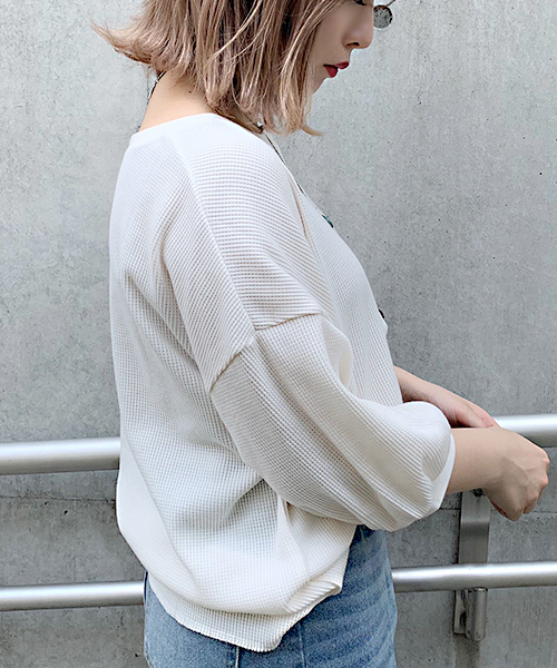 apres jour（アプレジュール）の「キーネックワッフルトップス【ZOZOTOWN限定アイテム】（Tシャツ/カットソー・レディース・ブラック/ベージュ/パープル/オフホワイト/ブルー/その他/ホワイト系その他/ピンク系その他/スモークピンク・フリー）」の21枚目の写真