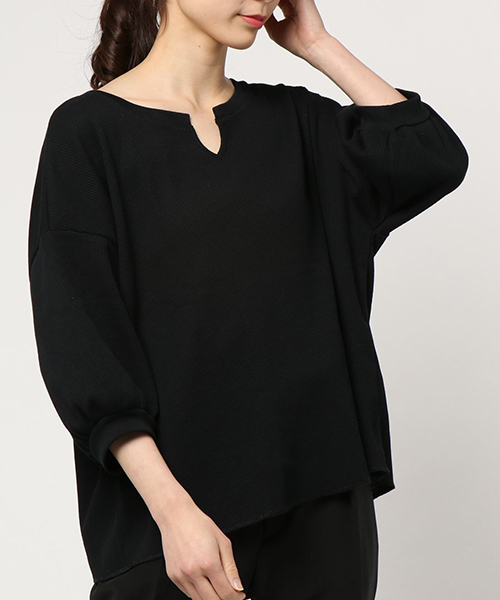 apres jour（アプレジュール）の「キーネックワッフルトップス【ZOZOTOWN限定アイテム】（Tシャツ/カットソー・レディース・ブラック/ベージュ/パープル/オフホワイト/ブルー/その他/ホワイト系その他/ピンク系その他/スモークピンク・フリー）」の11枚目の写真